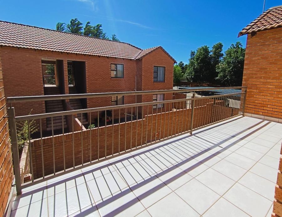 2 Bedroom Property for Sale in Langenhovenpark Free State